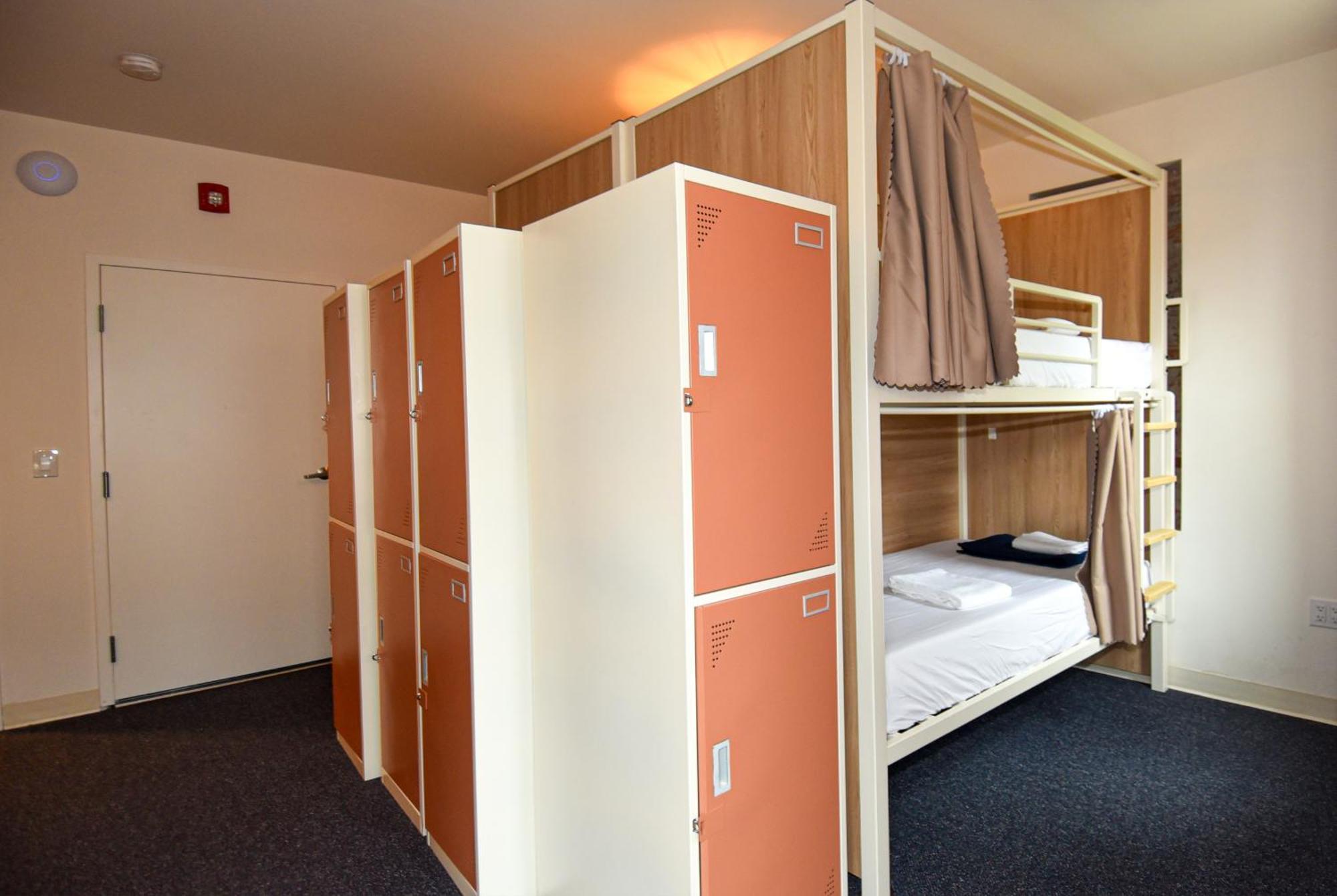 Caravan Dc Hostel