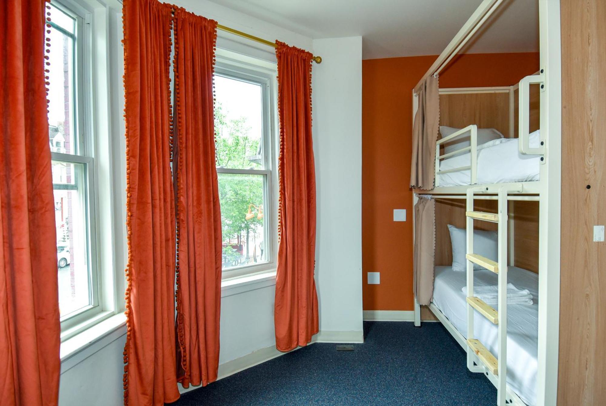 Caravan Dc Hostel *