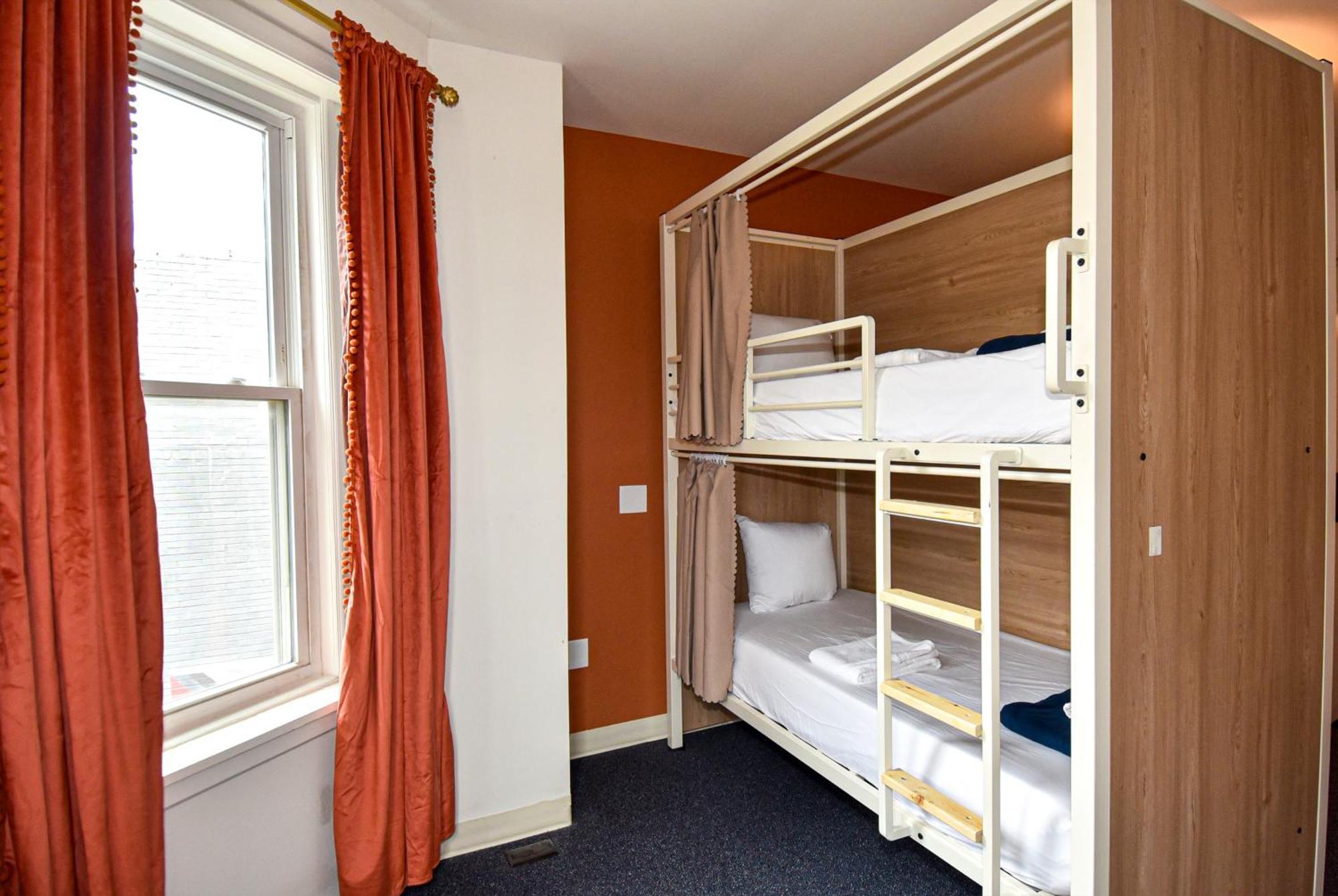 Hostel Caravan Dc Washington
