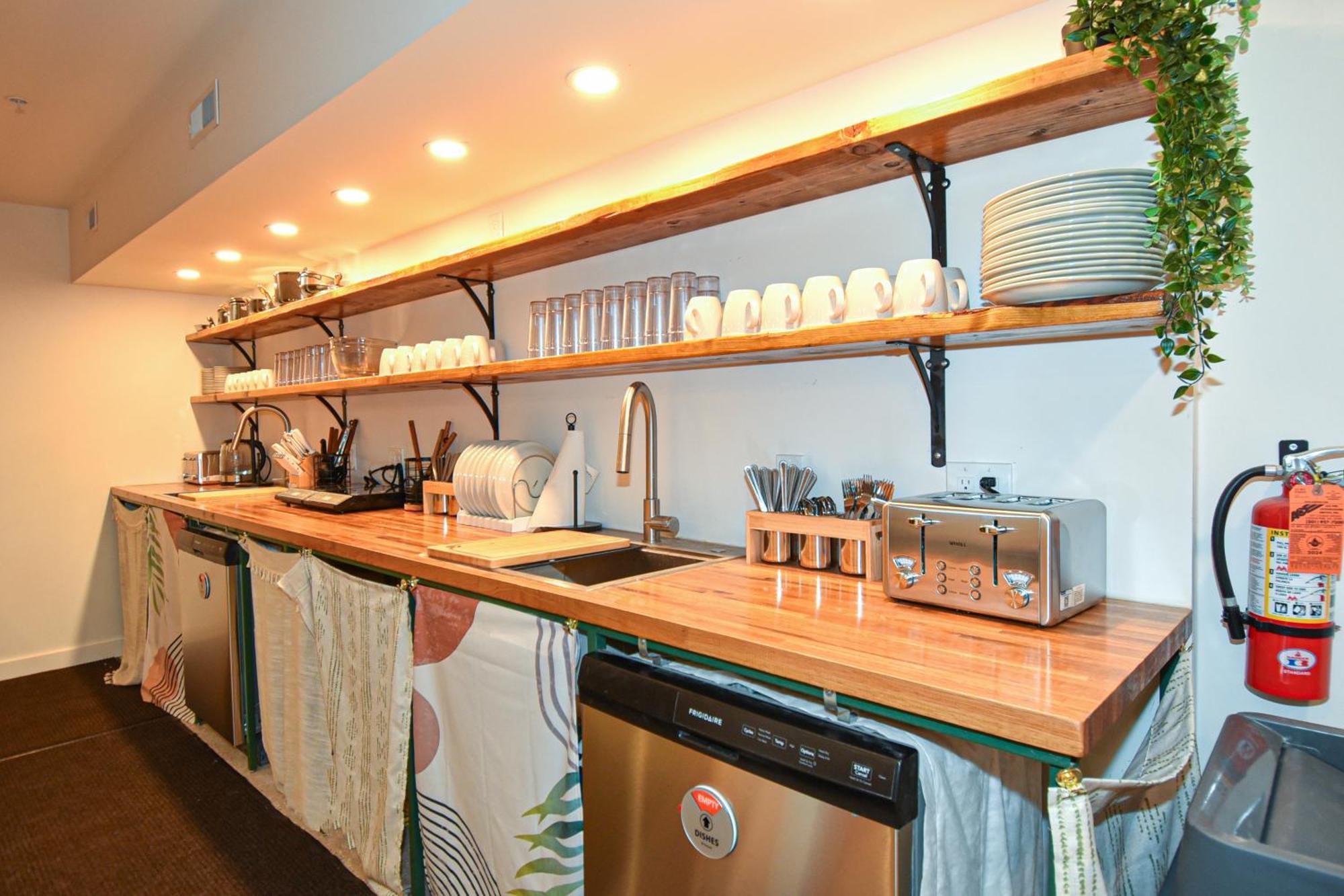 Hostel Caravan Dc *